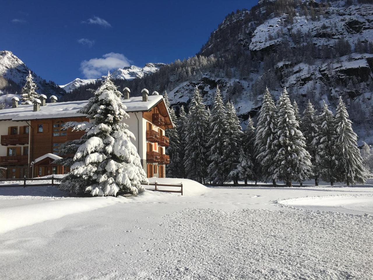 Hotel Lo Scoiattolo Gressoney-la-Trinité Zewnętrze zdjęcie